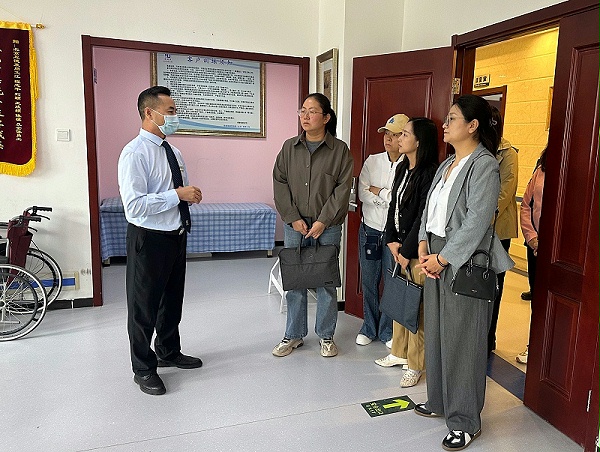 十月中旬，丰台区社保领导一行莅临恩德莱北京总部进行检查和指导工作