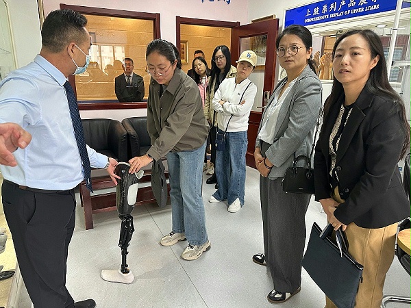 十月中旬，丰台区社保领导一行莅临恩德莱北京总部进行检查和指导工作