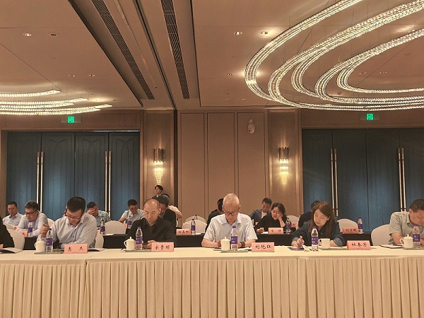 中国康复辅助器具协会第七届十四次理事会暨十五次常务理事会议在河南召开，恩德莱负责人出席大会