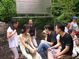 2004年7月30—31日，全体员工游览了野山坡