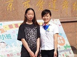 工会主席看望公司资助的孤儿学生