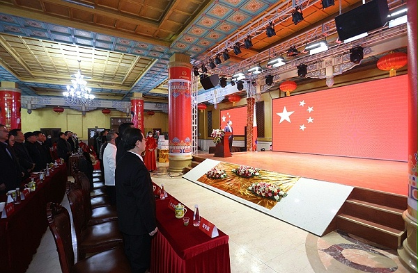 恩德莱-北京董事长参加菲中工商贸签约仪式现场