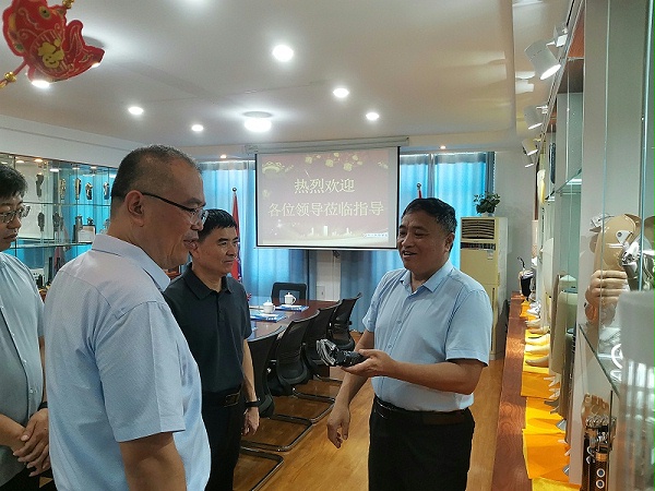济南市、区残联领导一行莅临恩德莱山东爱心店暨药山如康家园调研考察