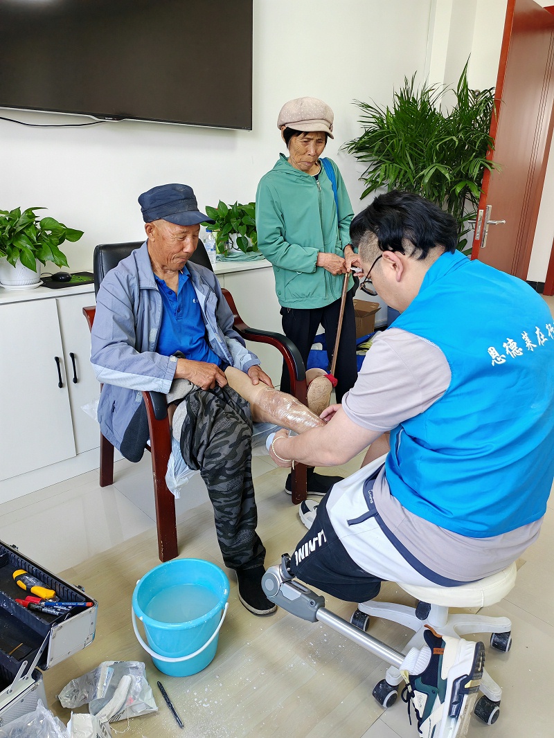 恩德莱用行动诠释关爱，助力榆树市残疾人适配取模活动