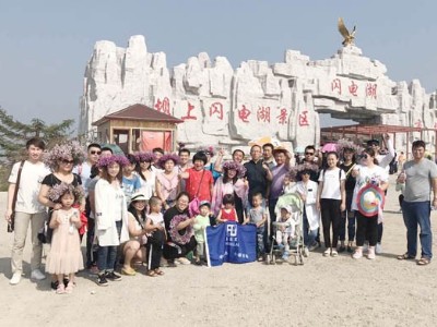 恩德莱爱心旗舰店组织员工内蒙古坝上游览