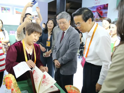 中残联领导一行参观中国国际服务贸易交易会科技助残展区