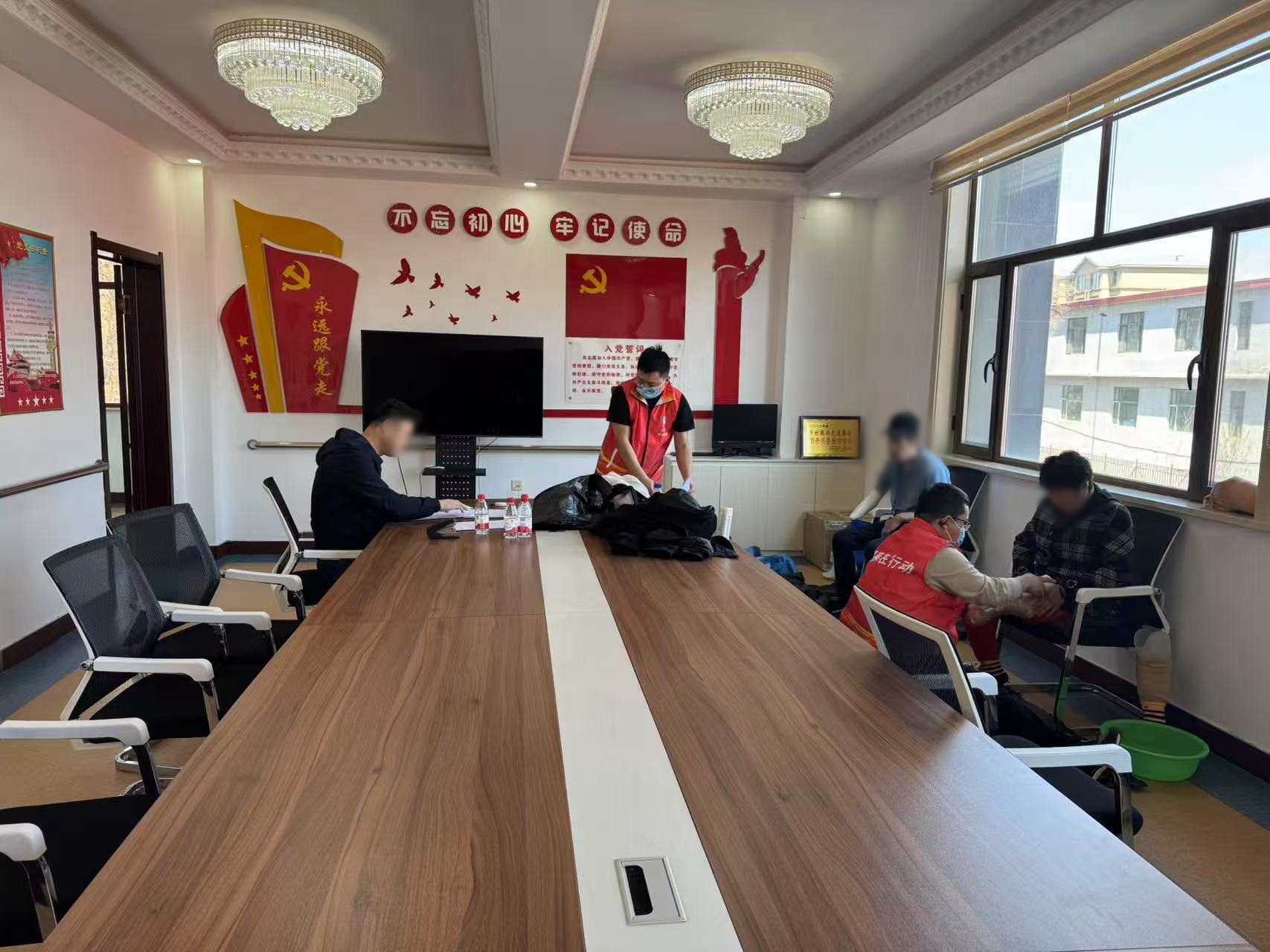 延边州爱心店精准适配助康复｜汪清县残联联合恩德莱为残障人士定制 “行走希望”