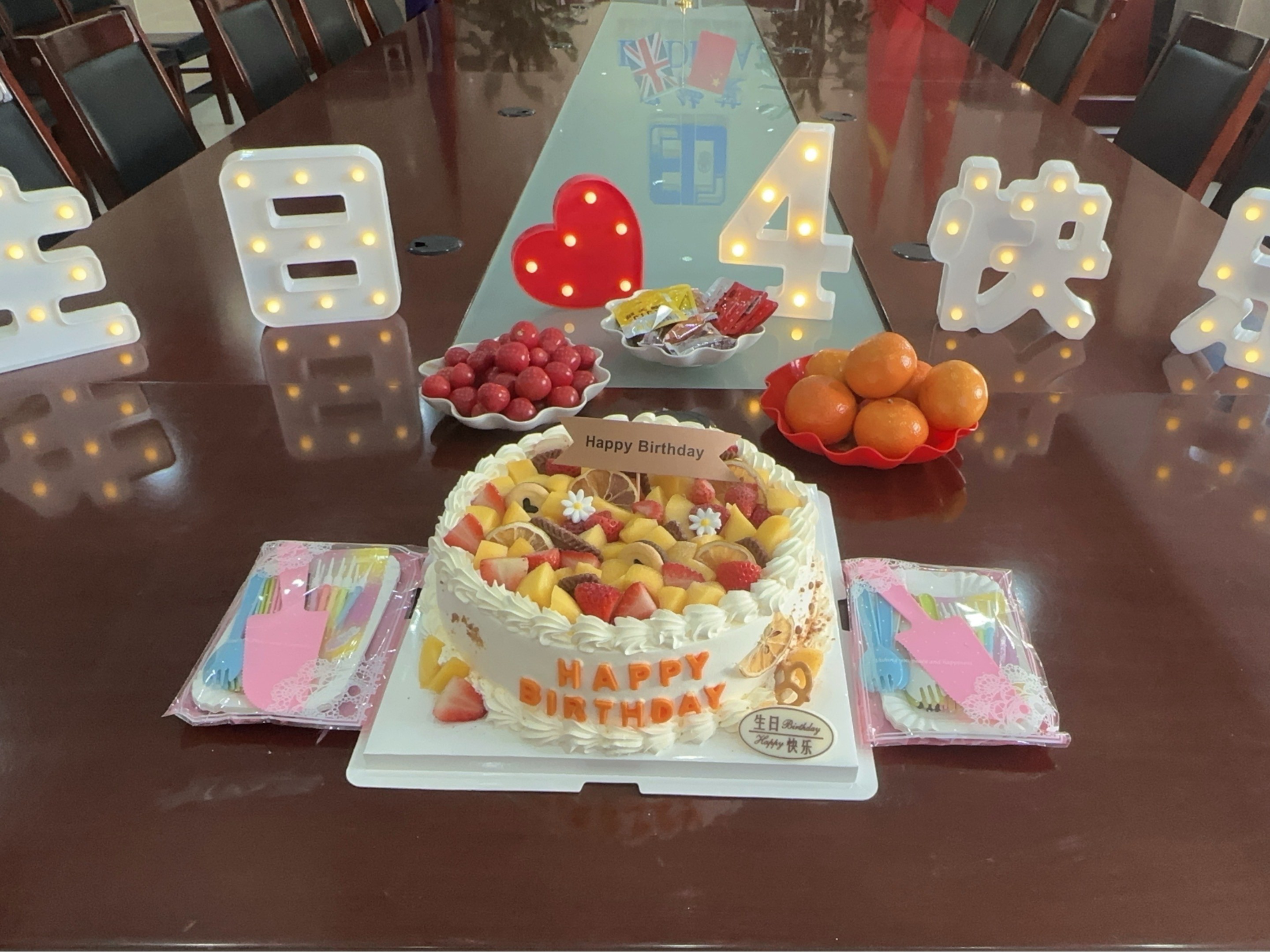 北京恩德莱爱心店举办温馨生日会，共谱团队情谊篇章