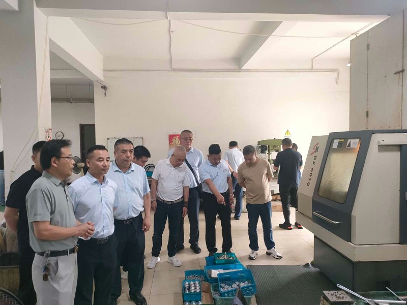 恩德莱联盟高管一行赴丹阳假肢厂考察学习