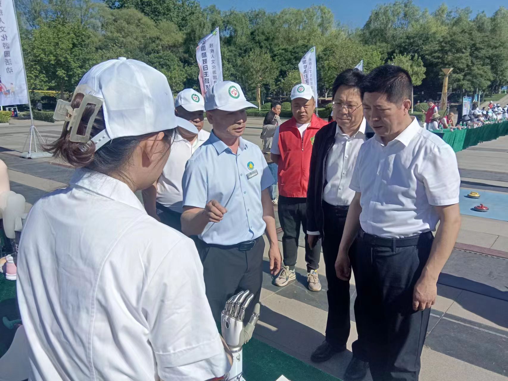 恩德莱北京爱心店参与张家口市全国助残日活动，展示科技助残成果