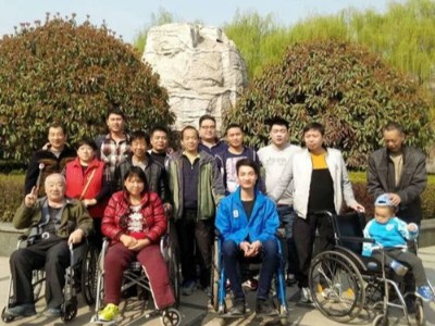 西安公司组织客户进行户外训练活动