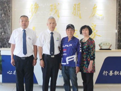 吉斯尼白酒收藏获得者刘千忠先生参观北京公司