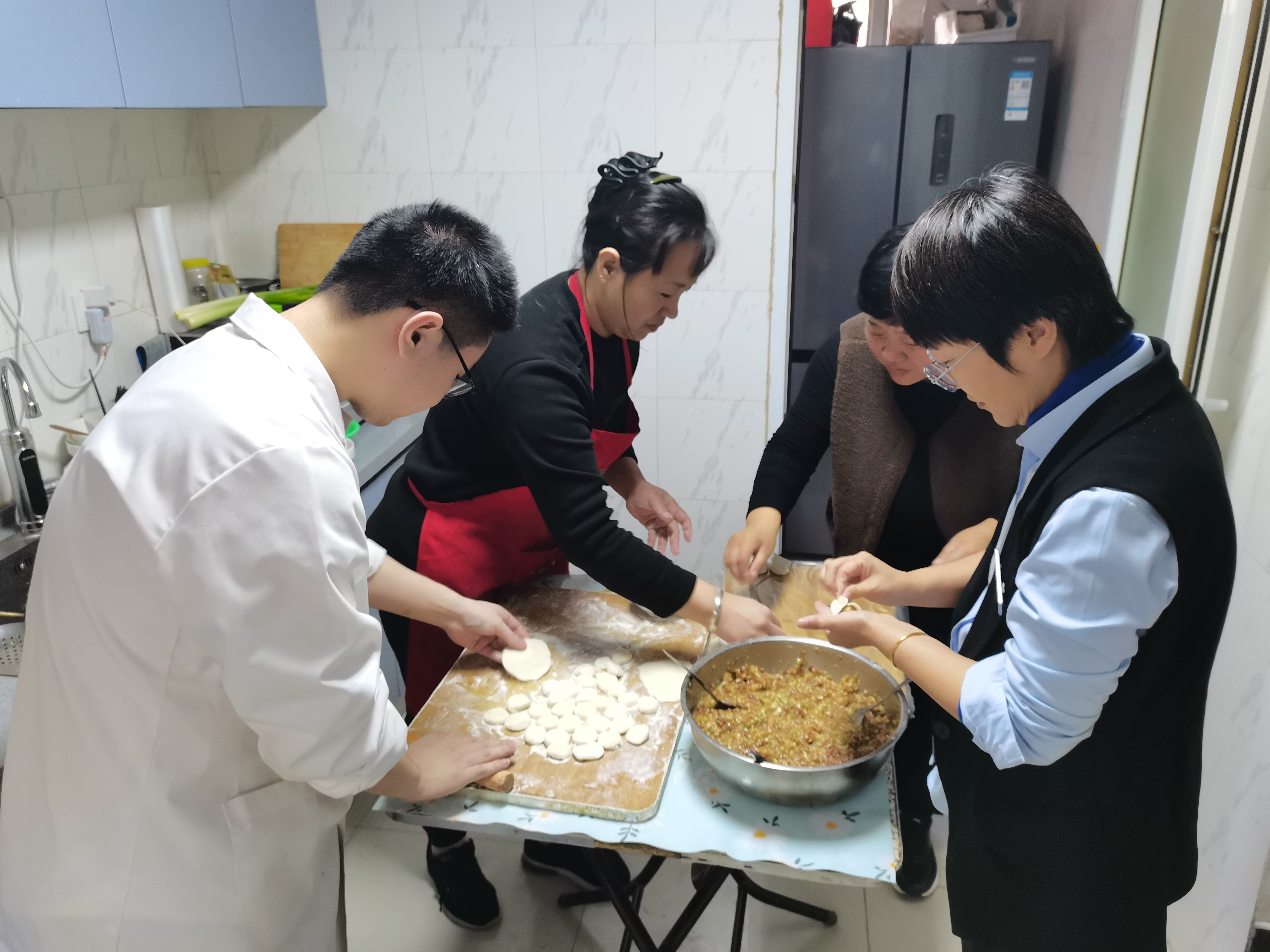 锦州恩德莱冬至包饺子 情暖人心传承文化