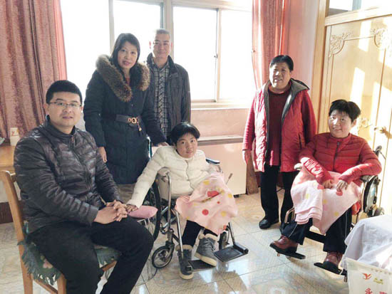 恩德莱石家庄团队春节期间看望肢残朋友