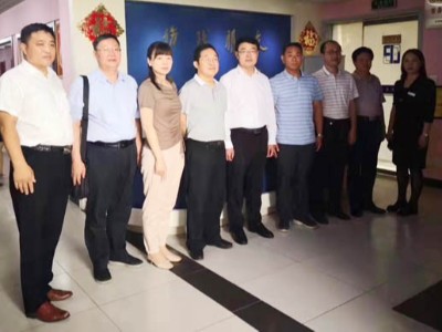 济南市残联领导一行视察山东恩德莱爱心店