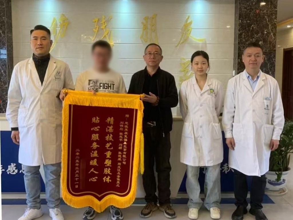 锦旗飘扬，恩德莱北京爱心店服务获赞