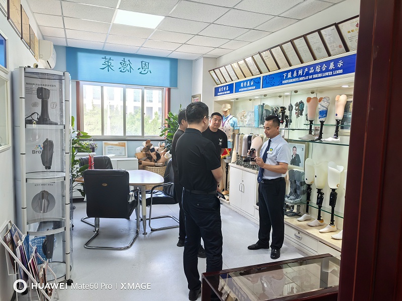 承德市社保局领导莅临恩德莱北京爱心店考察指导工作