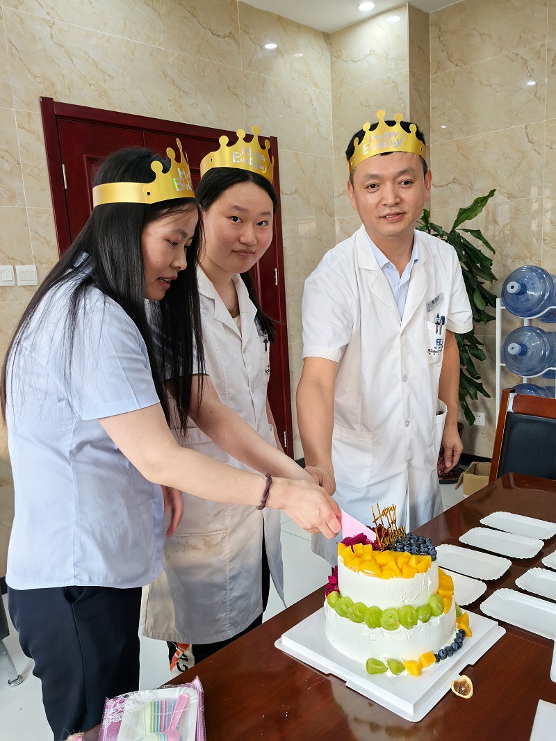 共筑团结感恩丨恩德莱北京爱心店举办9月员工生日会