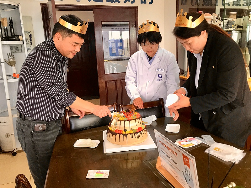 恩德莱组织开展十月员工生日会，促进员工之间的沟通和团结