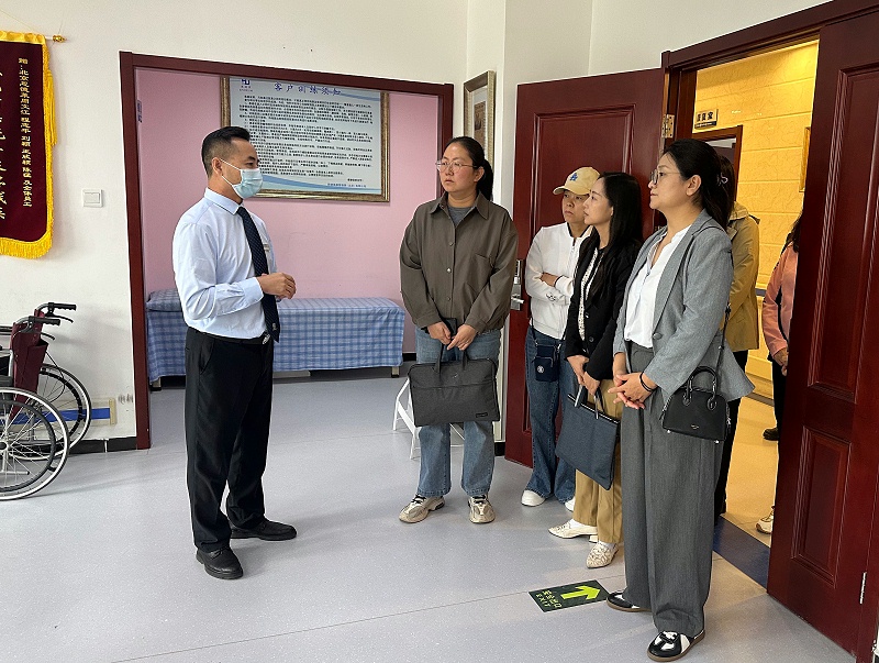 十月中旬，丰台区社保领导一行莅临恩德莱北京总部进行检查和指导工作