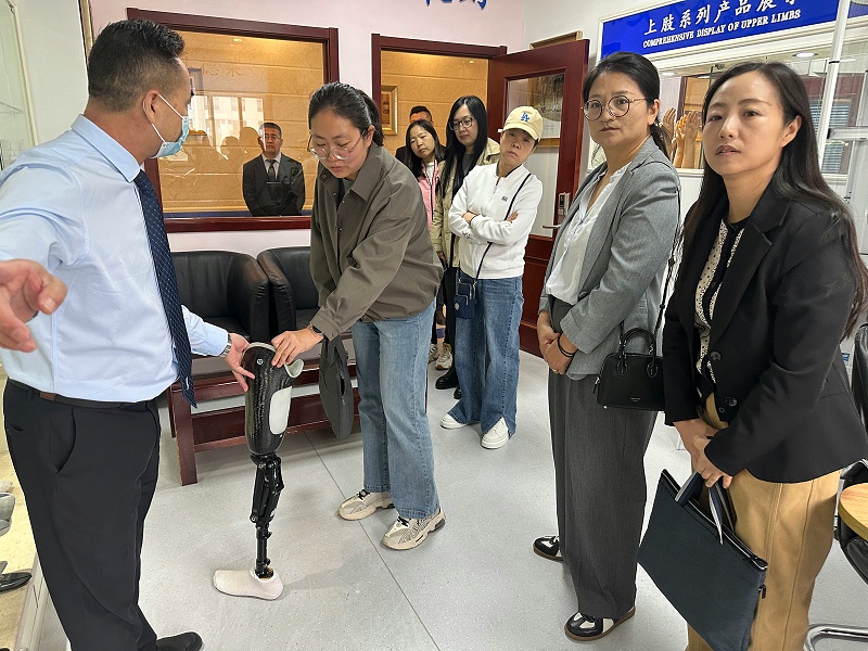 十月中旬，丰台区社保领导一行莅临恩德莱北京总部进行检查和指导工作