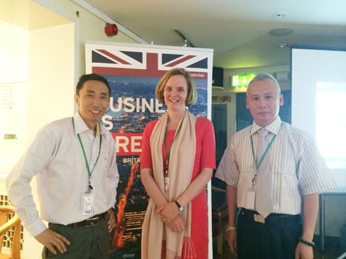 英国大使馆会议现场_140710113927