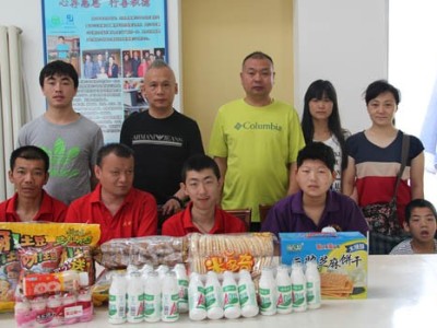 六一儿童节公司义工看望公司[[爱心基地]]孩子们