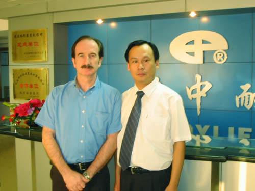 2004年9月16日至21日，假肢矫形器专家科尔先生来到北京。