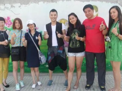 亚洲短片电影节影帝王宇走进公司[[爱心基地]]