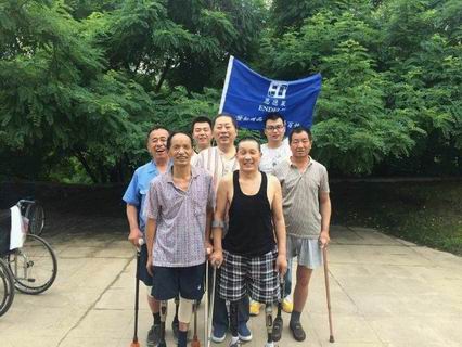 西安公司组织肢障者开展户外活动