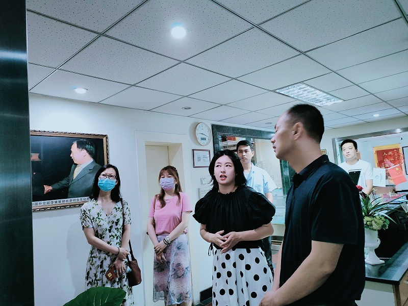 咸阳市失业和工伤保险经办中心领导一行莅临恩德莱西安爱心店检查指导工作