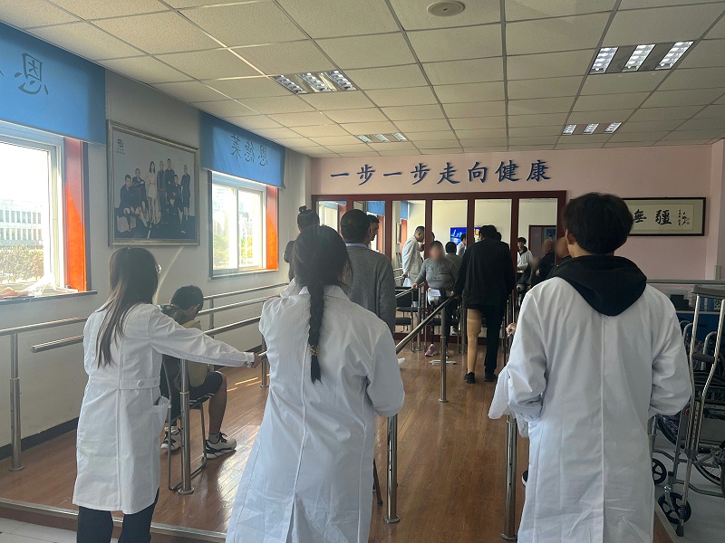 实习生在恩德莱学习中