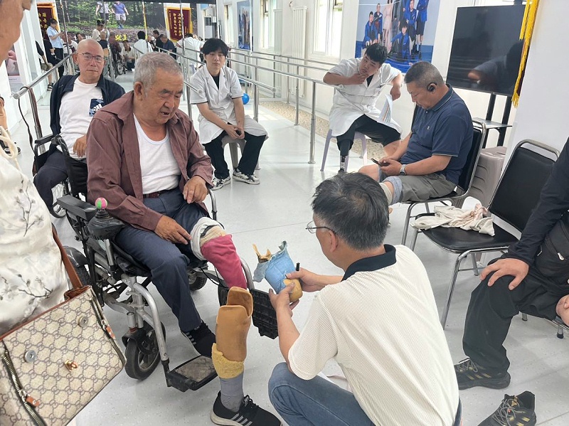 市残联携手恩德莱太原爱心店开展为期三天的假肢适配活动