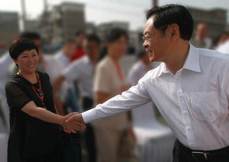 吉林省王儒林书记亲切接见长春公司姜惠总经理_131010154817
