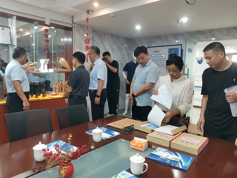 济南市、区残联领导一行莅临恩德莱山东爱心店暨药山如康家园调研考察