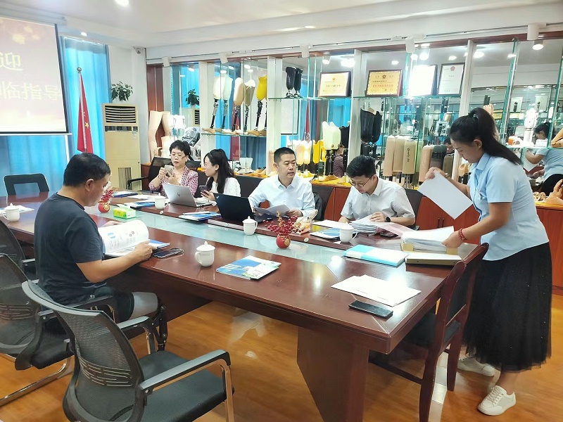 济宁市社保中心专家组一行莅临恩德莱山东爱心店检查指导工作