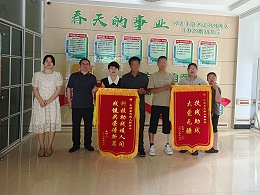 恩德莱延边爱心店携手残联公益助残，受助人赠锦旗致谢