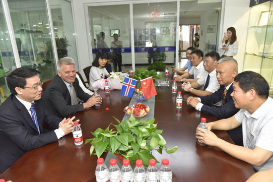 _CHF0557_170527140334