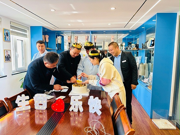 11月员工生日照片 (1)