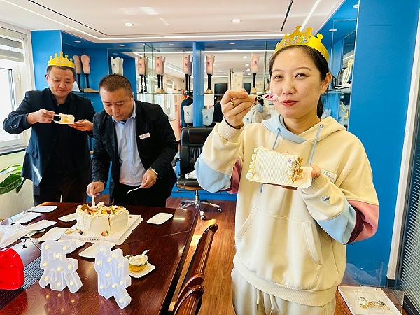 11月员工生日照片 (2)