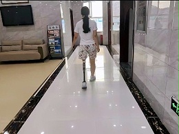 逐梦开学季：恩德莱助力假肢女孩自信前行