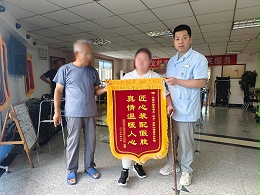 温情装配助前行|恩德莱西安爱心店为特殊患儿定制假肢获赠锦旗