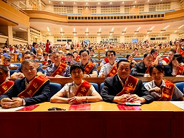 山东省举办抗战胜利80周年专场演出，恩德莱代表受邀见证红色盛典