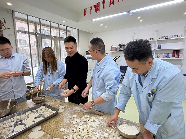 20260210情暖恩德莱，饺香迎小年--左手匠心造辅具，右手巧手包团圆 (6)