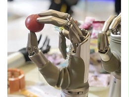 “集善扶贫健康行”义肢项目 - 智能仿生手捐赠仪在云南恩德莱举行