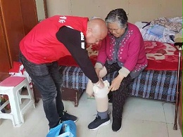 恩德莱石家庄爱心店上门提供售后服务，以此解决肢残朋友们的出行不便