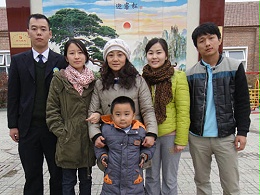 公司工会组织义工参加[[爱心基地]]相关活动