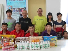 六一儿童节公司义工看望公司[[爱心基地]]孩子们