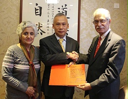 联合国观察员纳林达.卡卡先生为公司题词