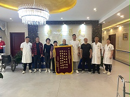 恩德莱北京爱心店和石家庄爱心店获客户送上锦旗，服务技术受客户高度好评